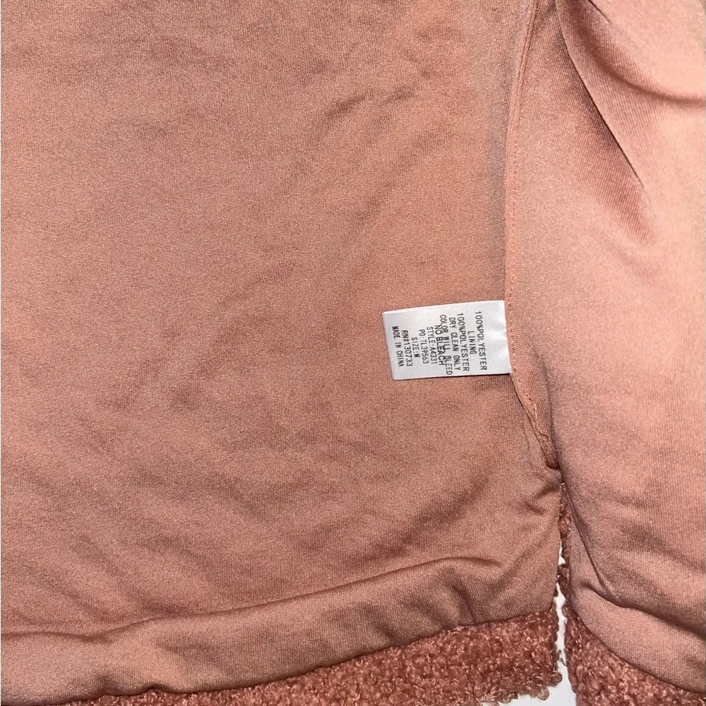 UMGEE dusty rosy, peach “Teddy” sleeveless, zip‎ up vest- sz Medium - Picture 9 of 10